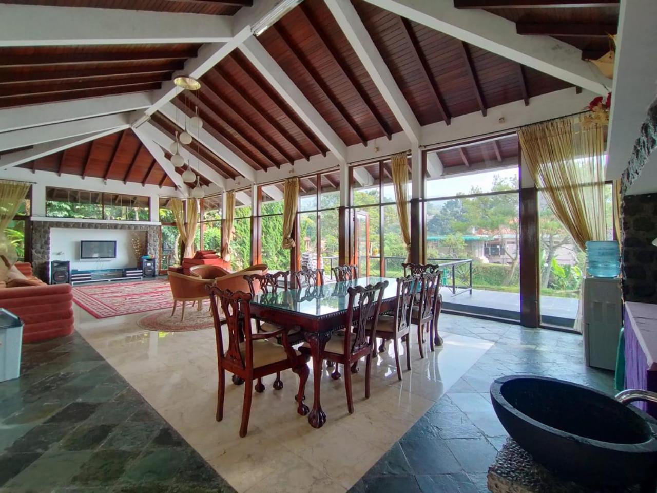 Villa Bukit Danau Lot 14 Cinengangirang Exterior photo