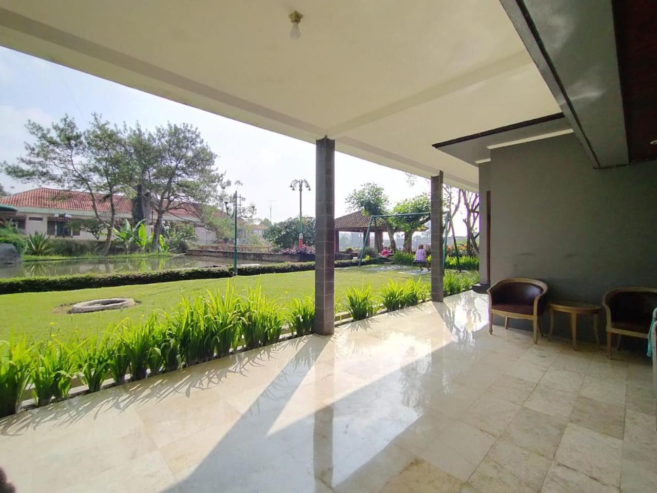 Villa Bukit Danau Lot 14 Cinengangirang Exterior photo