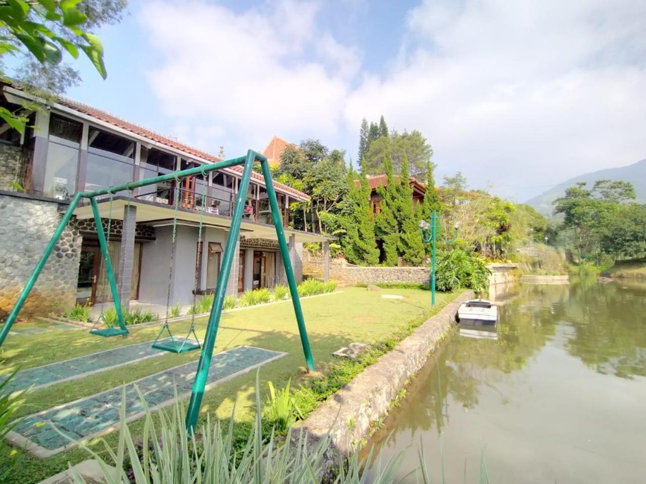 Villa Bukit Danau Lot 14 Cinengangirang Exterior photo